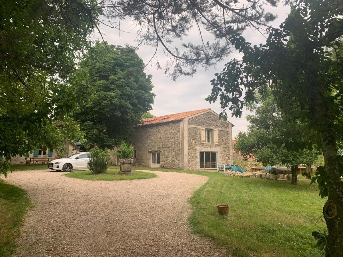 Maison Papillon Gite De Ressourcement Lusignan-Petit エクステリア 写真